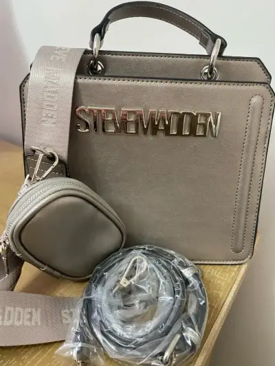 Cartera Steve Madden metálica con correa ajustable - miniatura 2