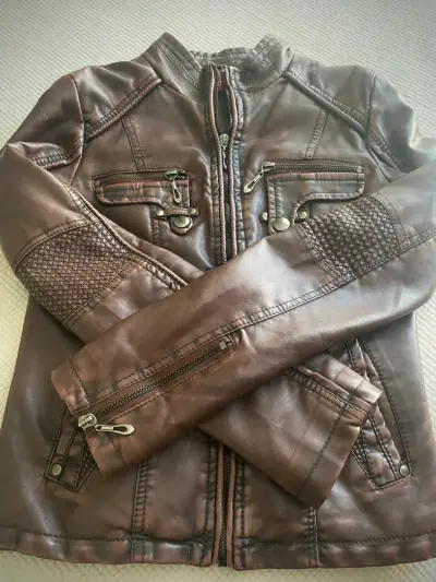 Chaqueta de cuero sintético marrón con cierre - miniatura 1