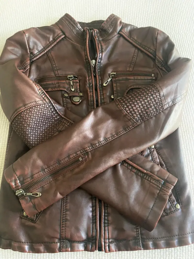Chaqueta de cuero sintético marrón con cierre - 2