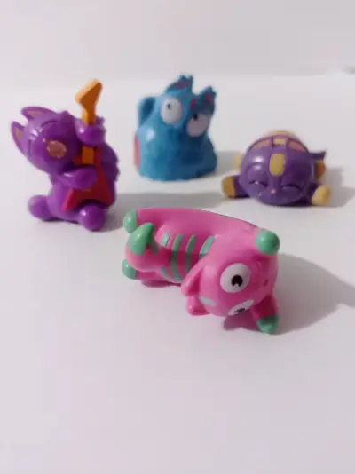 Figuras de colección de gatos Lost Kitties - miniatura 1