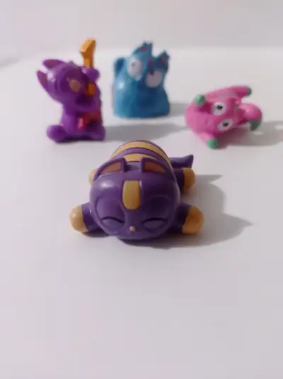 Figuras de colección de gatos Lost Kitties - miniatura 2
