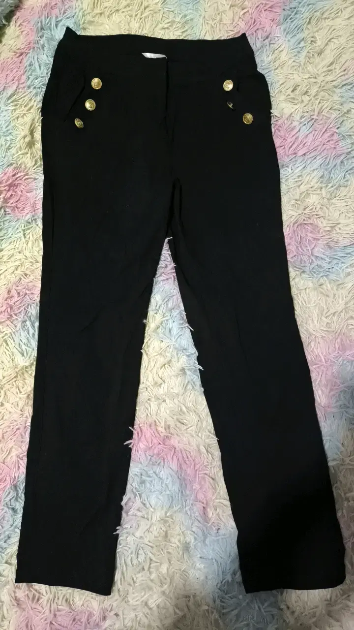 Pantalones negros con botones dorados talla 38
