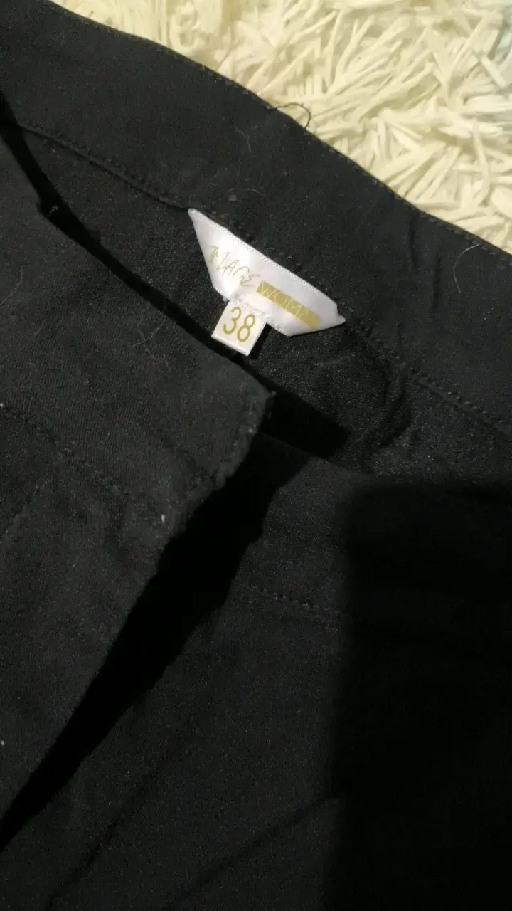 Pantalones negros con botones dorados talla 38 - 2