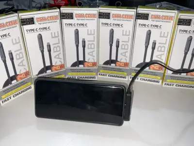 Cable USB-C 240W con soporte para teléfono - miniatura 3