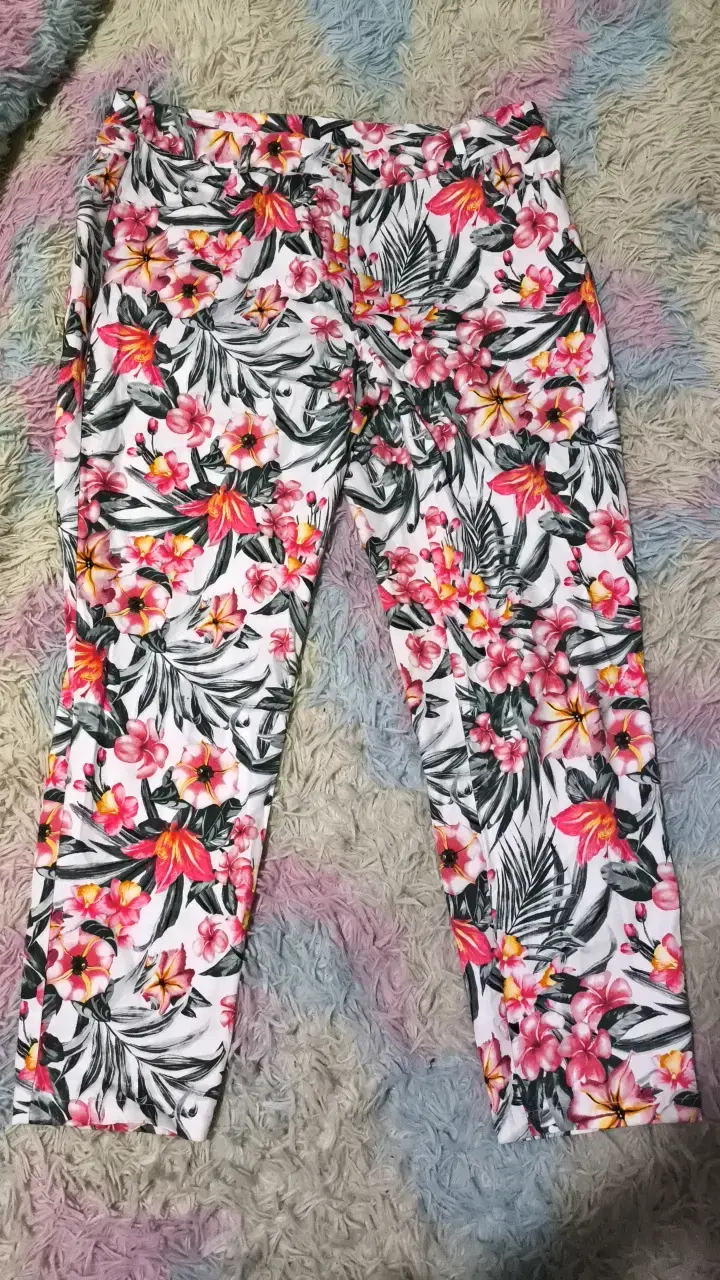 Pantalones florales para mujer