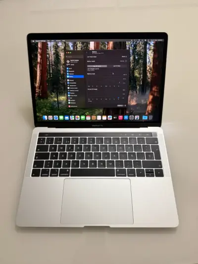 MacBook Pro 13” Touch Bar – Intel i5, 8 GB RAM, - miniatura 1