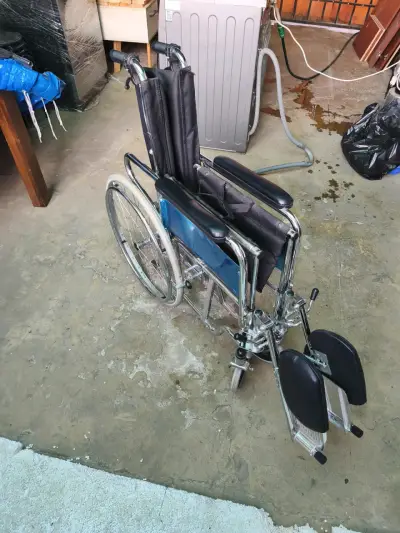Silla de Ruedas Plegable de Acero Inoxidable - miniatura 1