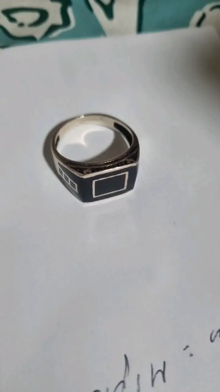 Anillo de acero inoxidable con diseño geométrico - 1