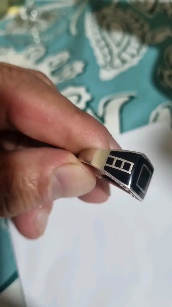 Anillo de acero inoxidable con diseño geométrico - 3