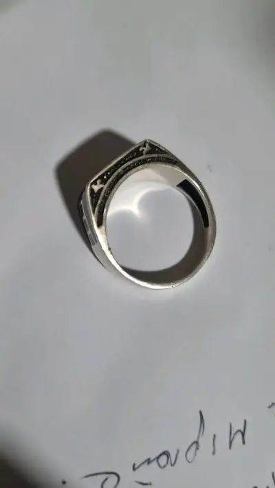 Anillo de acero inoxidable con diseño geométrico - miniatura 4