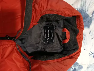 Chaleco sin mangas O'Neill rojo acolchado - miniatura 3