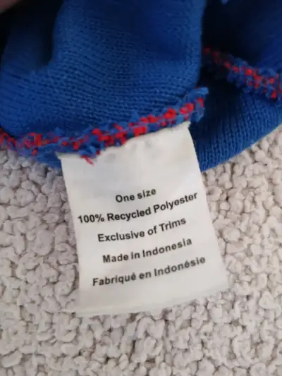 Gorro de lana reciclada rojo y azul - miniatura 1
