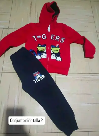Conjunto de ropa infantil con diseño de tigres - miniatura 1