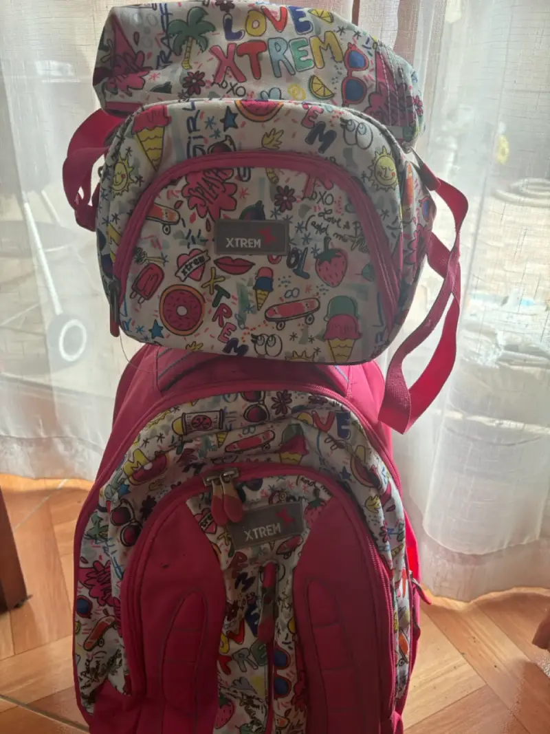 Mochila escolar Xtrem con diseño colorido - 2