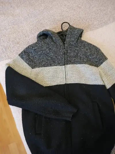 Chaqueta de lana con capucha para hombre - miniatura 1