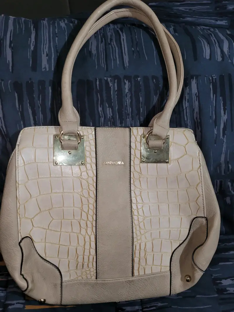 Cartera Amphora beige con diseño de cocodrilo
