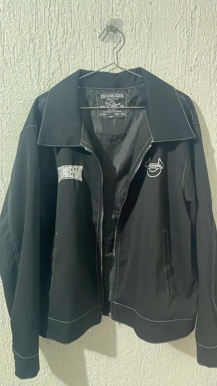 Chaqueta negra True Religion con diseño boxy - 1