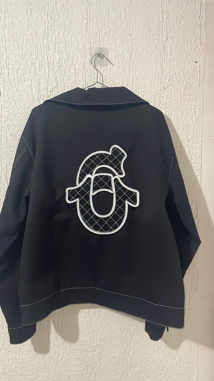 Chaqueta negra True Religion con diseño boxy - 2