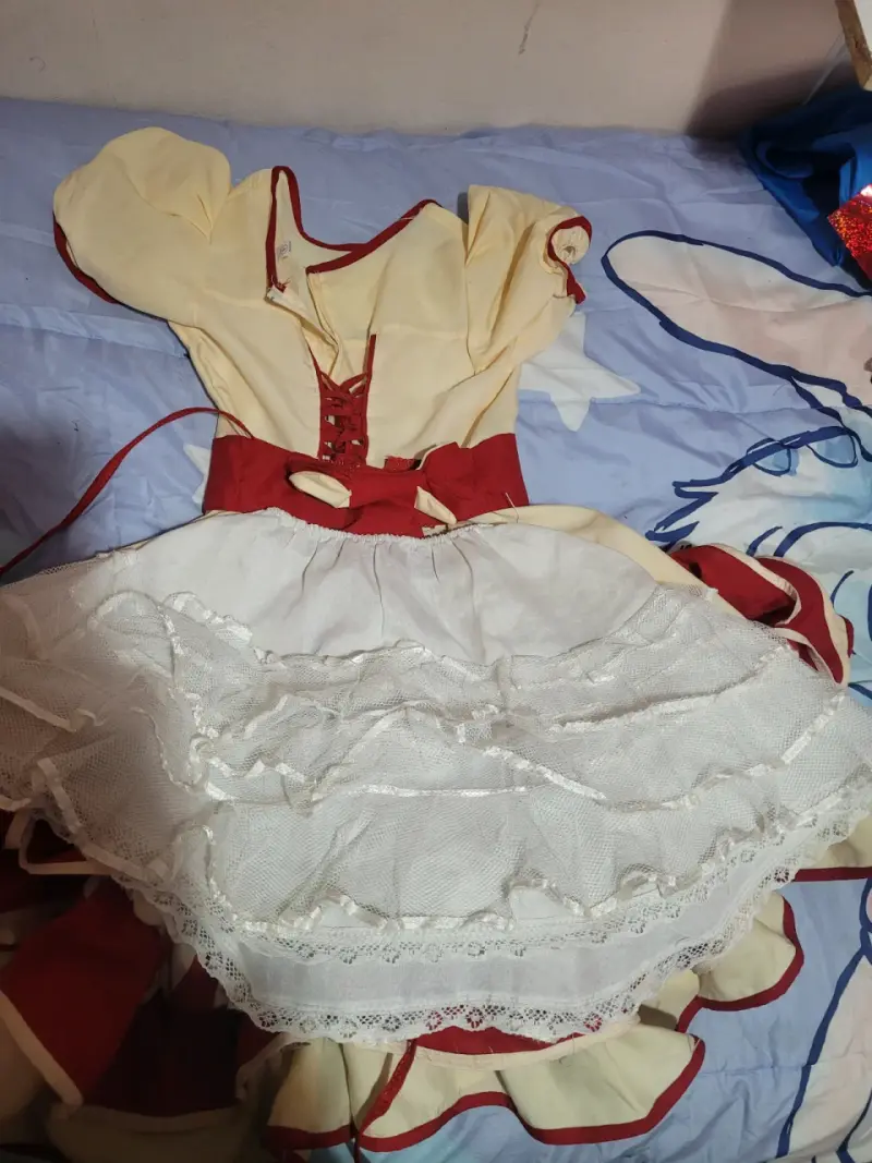 Vestido de cueca talla 8 beige con Volantes Rojos - 3