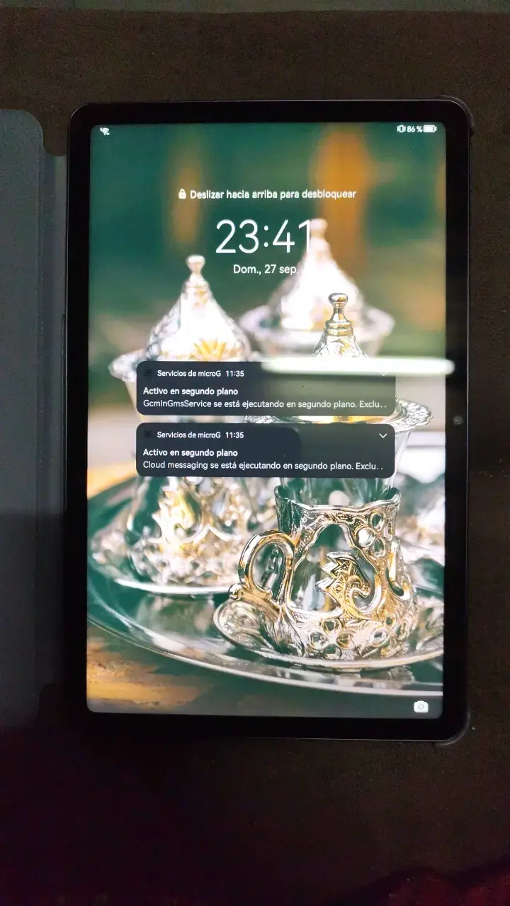 Tablet Huawei MatePad  con funda - 2