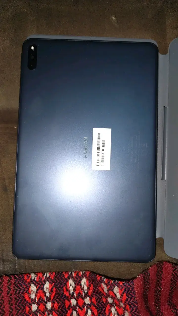 Tablet Huawei MatePad  con funda - 6