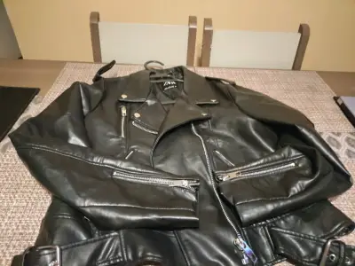 Chaqueta de eco cuero negra Zara para mujer - miniatura 1