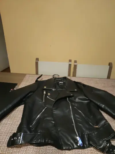 Chaqueta de eco cuero negra Zara para mujer - miniatura 2