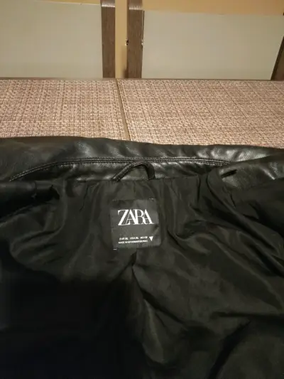 Chaqueta de eco cuero negra Zara para mujer - miniatura 3