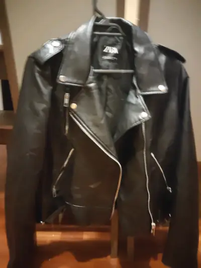 Chaqueta de eco cuero negra Zara para mujer - miniatura 5