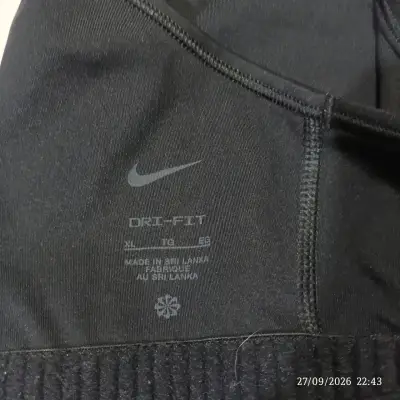 Top deportivo negro Nike Dri-FIT para mujer - miniatura 3