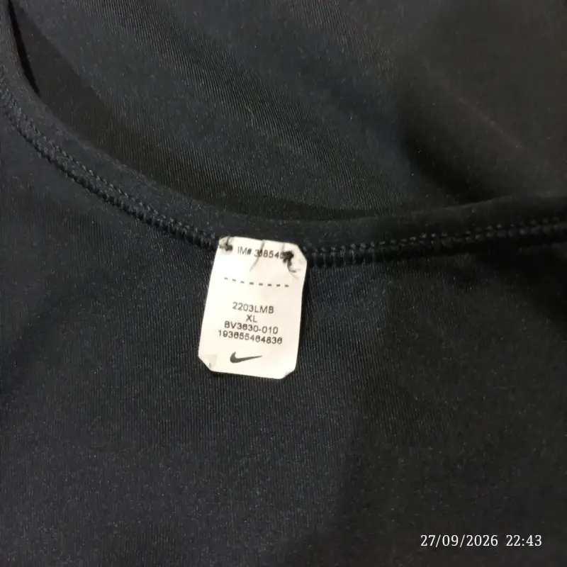 Top deportivo negro Nike Dri-FIT para mujer - 4
