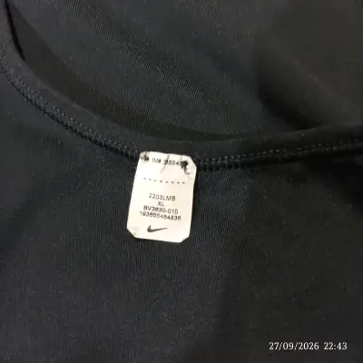 Top deportivo negro Nike Dri-FIT para mujer - miniatura 4