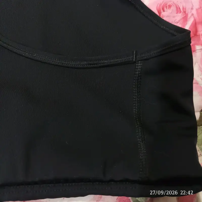 Top deportivo negro Nike Dri-FIT para mujer - 5