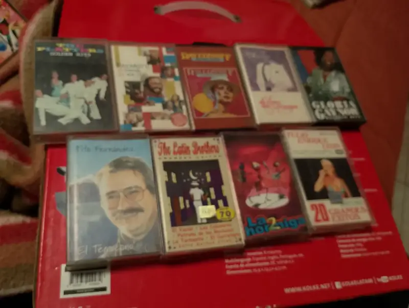 Venta de Cassettes y CDs de música variada - 1