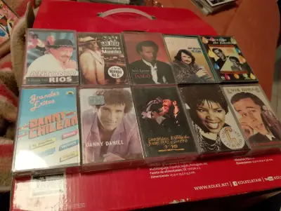 Venta de Cassettes y CDs de música variada - miniatura 2