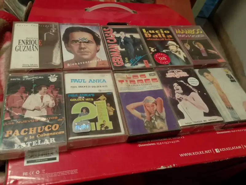 Venta de Cassettes y CDs de música variada - 4
