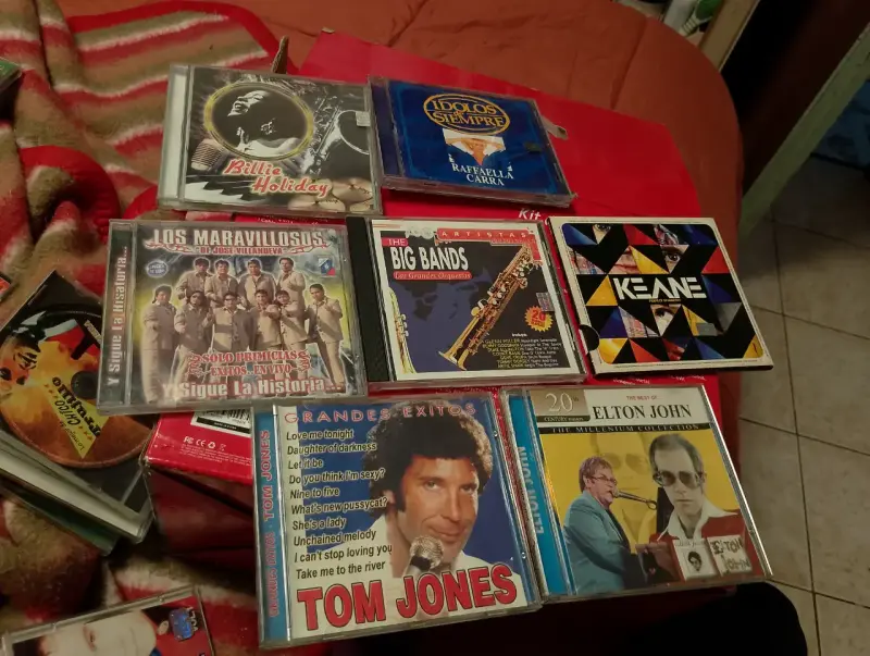 Venta de Cassettes y CDs de música variada - 5