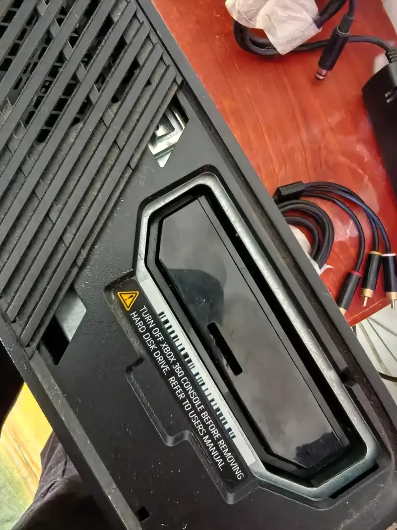 Xbox 360 E Para Repuesto Luz Roja + HDD 250GB - 2
