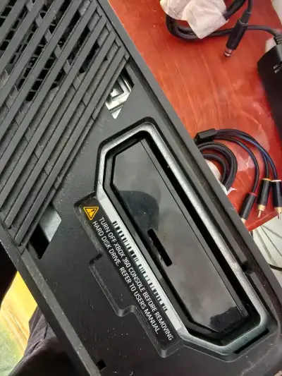 Xbox 360 E Para Repuesto Luz Roja + HDD 250GB - miniatura 2