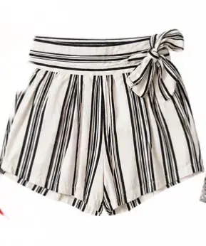 Shorts de rayas con lazo