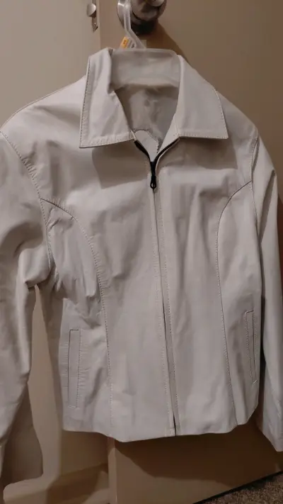 Chaqueta de cuero sintético blanca para mujer - miniatura 1
