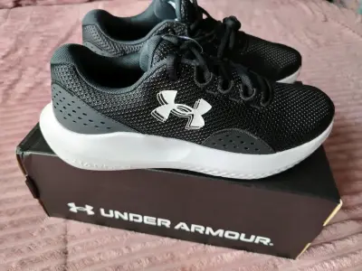 Zapatillas deportivas Under Armour Charged negras - miniatura 1