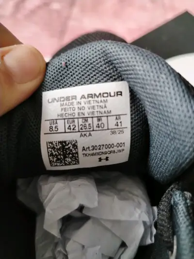 Zapatillas deportivas Under Armour Charged negras - miniatura 3