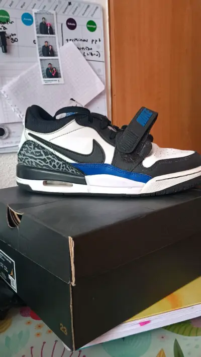 Zapatillas Nike Air Jordan negras y blancas - miniatura 4