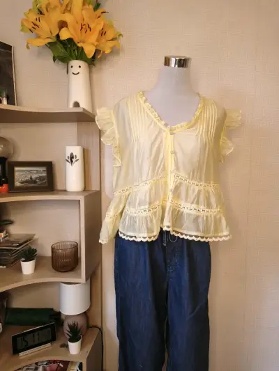 Blusa amarilla con volantes talla L - miniatura 1