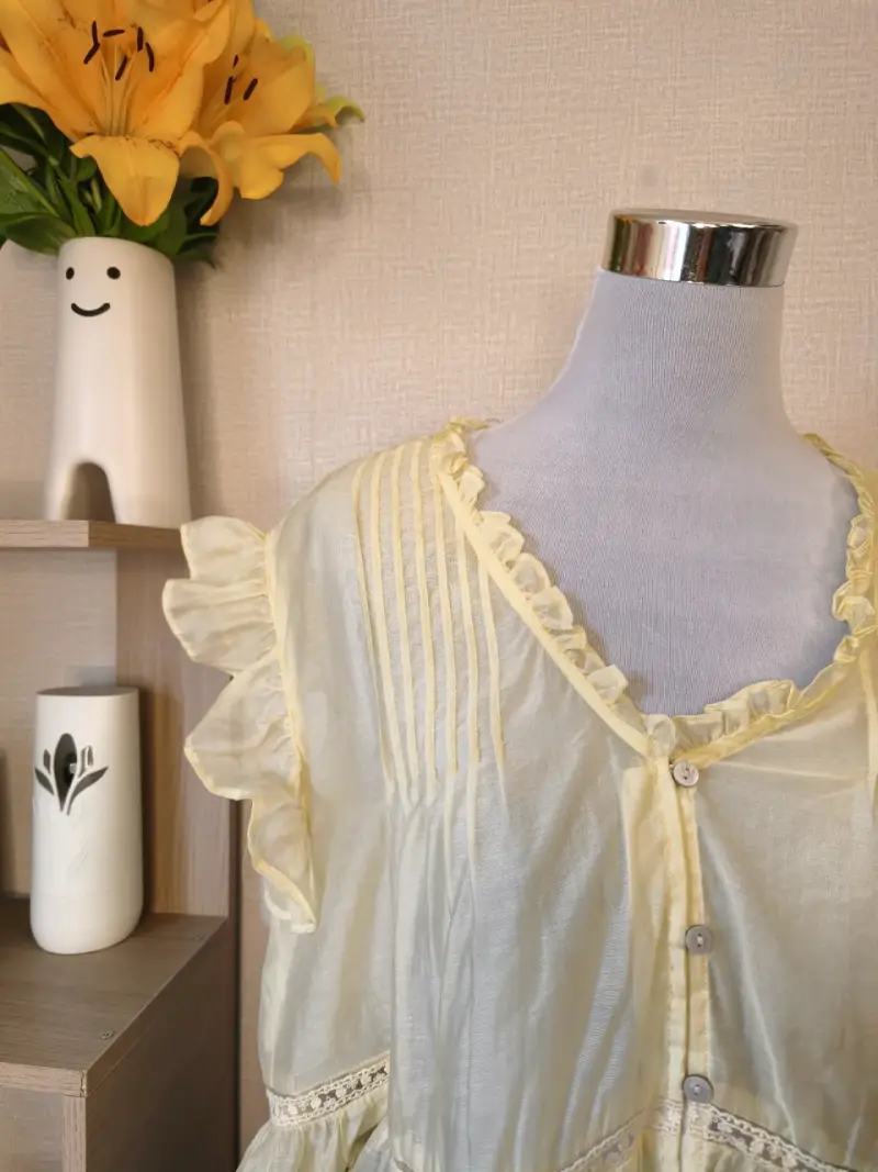 Blusa amarilla con volantes talla L - 2