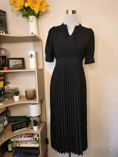 Vestido negro plisado talla S - miniatura 2