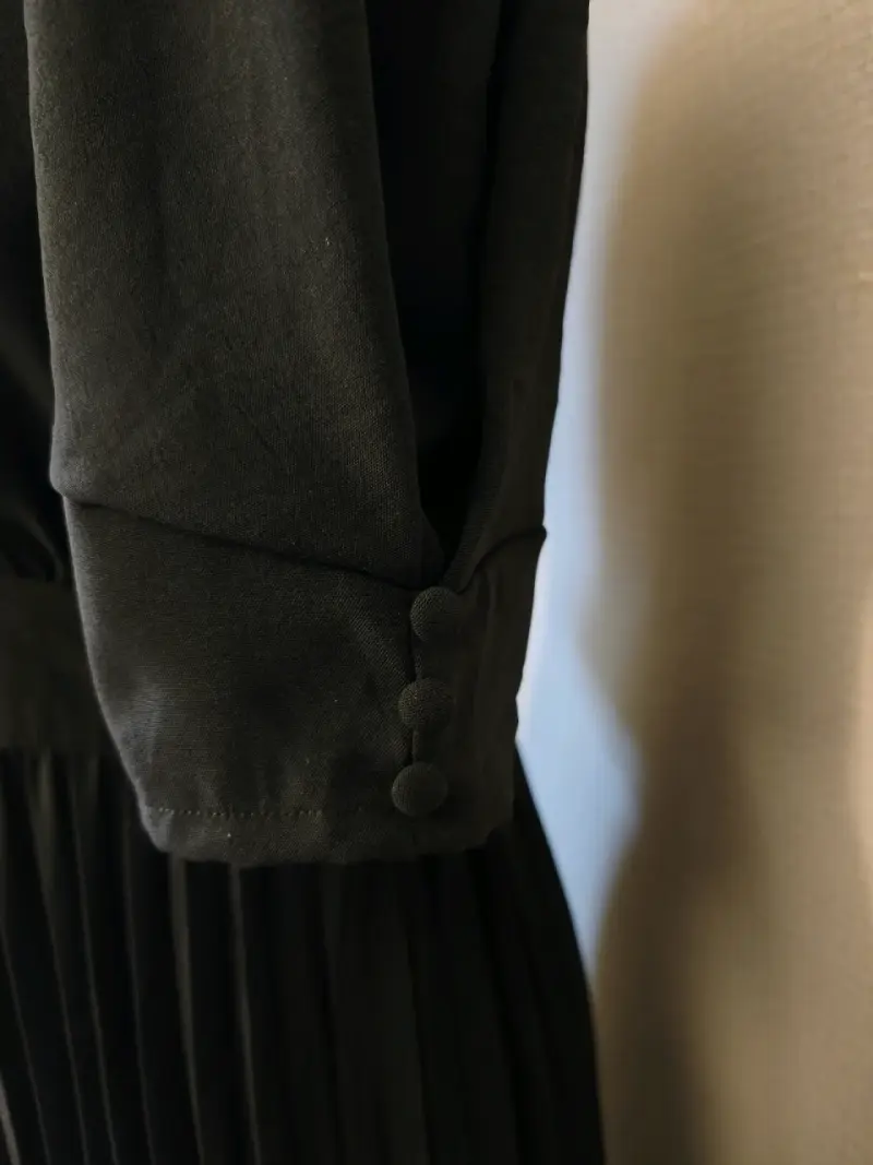 Vestido negro plisado talla S - 4