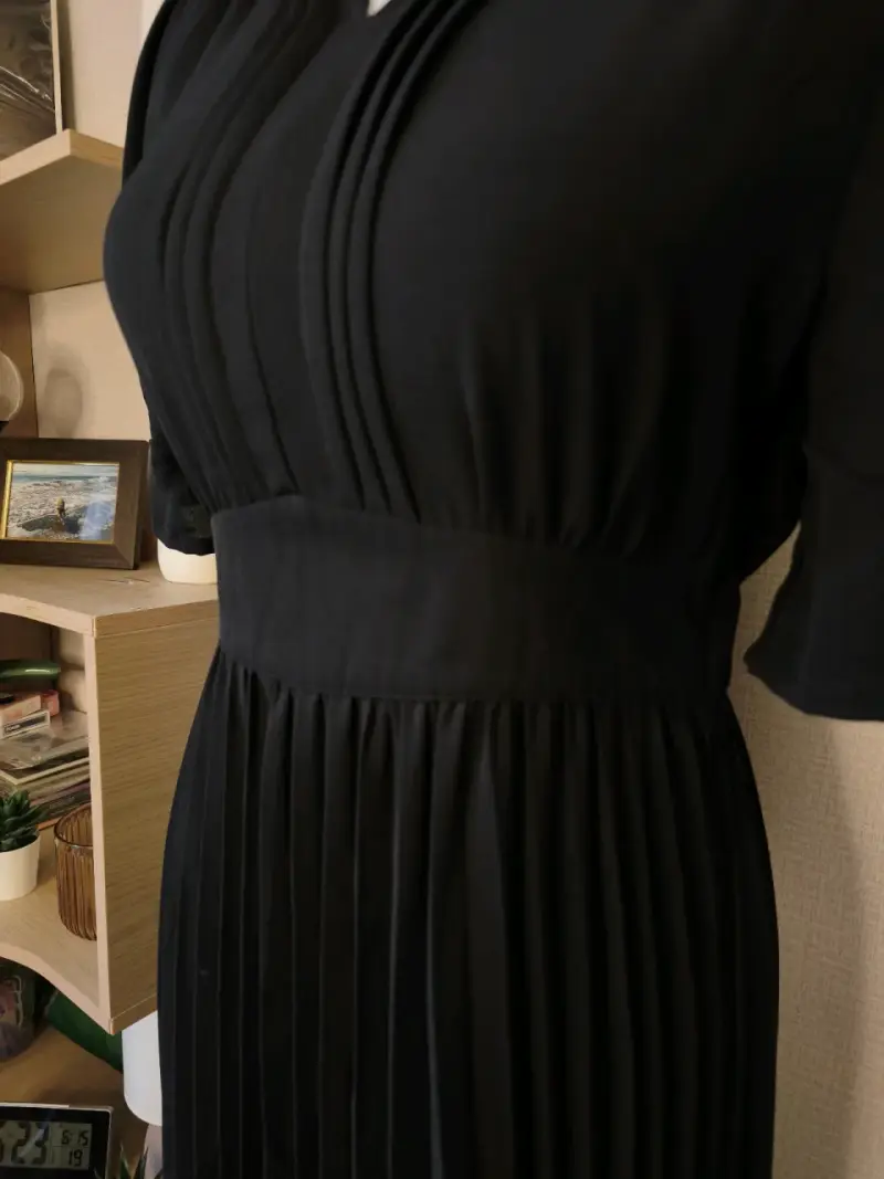 Vestido negro plisado talla S - 5