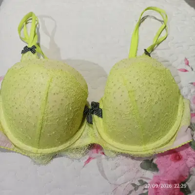 Sostén verde pistacho encaje Victoria's Secret - miniatura 1